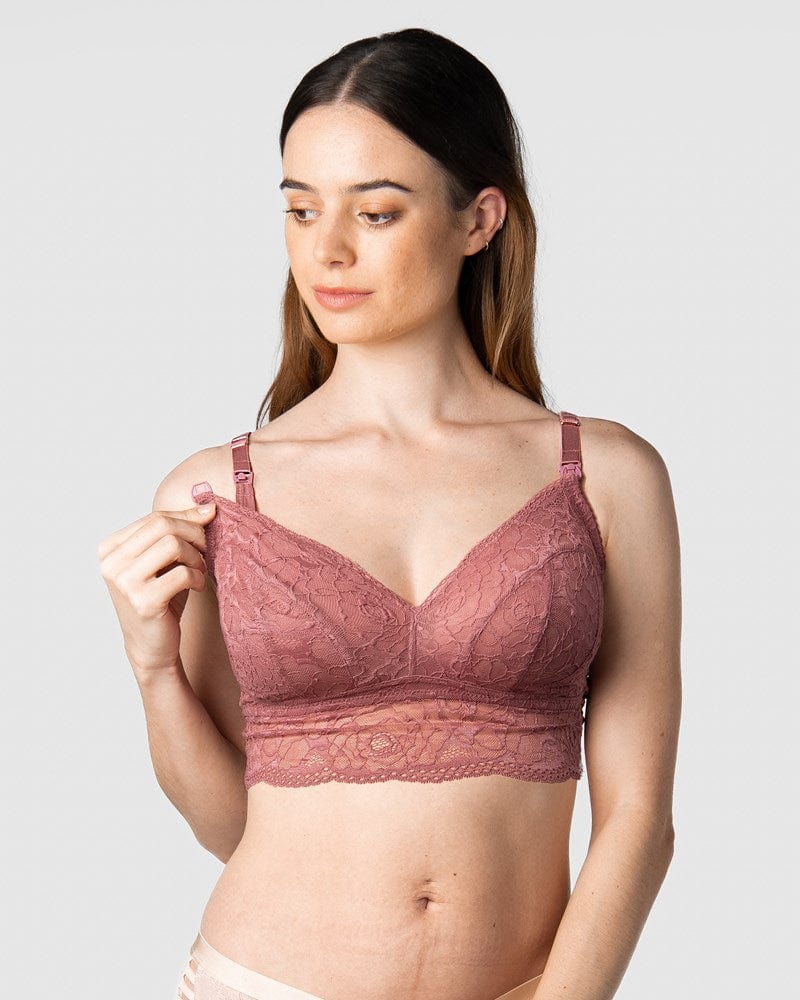 Emily, a mother of 1, confidently wears the Heroine nursing bralette in 32D-I by Hotmilk Lingerie, showcasing the nursing clip on this multifit style adorned with soft lace for everyday comfort. This versatile crop-style nursing bralette miraculously adapts to various sizes, perfectly suited for uncertain sizing needs, and accommodates your changing cup shapes throughout your entire breastfeeding journey