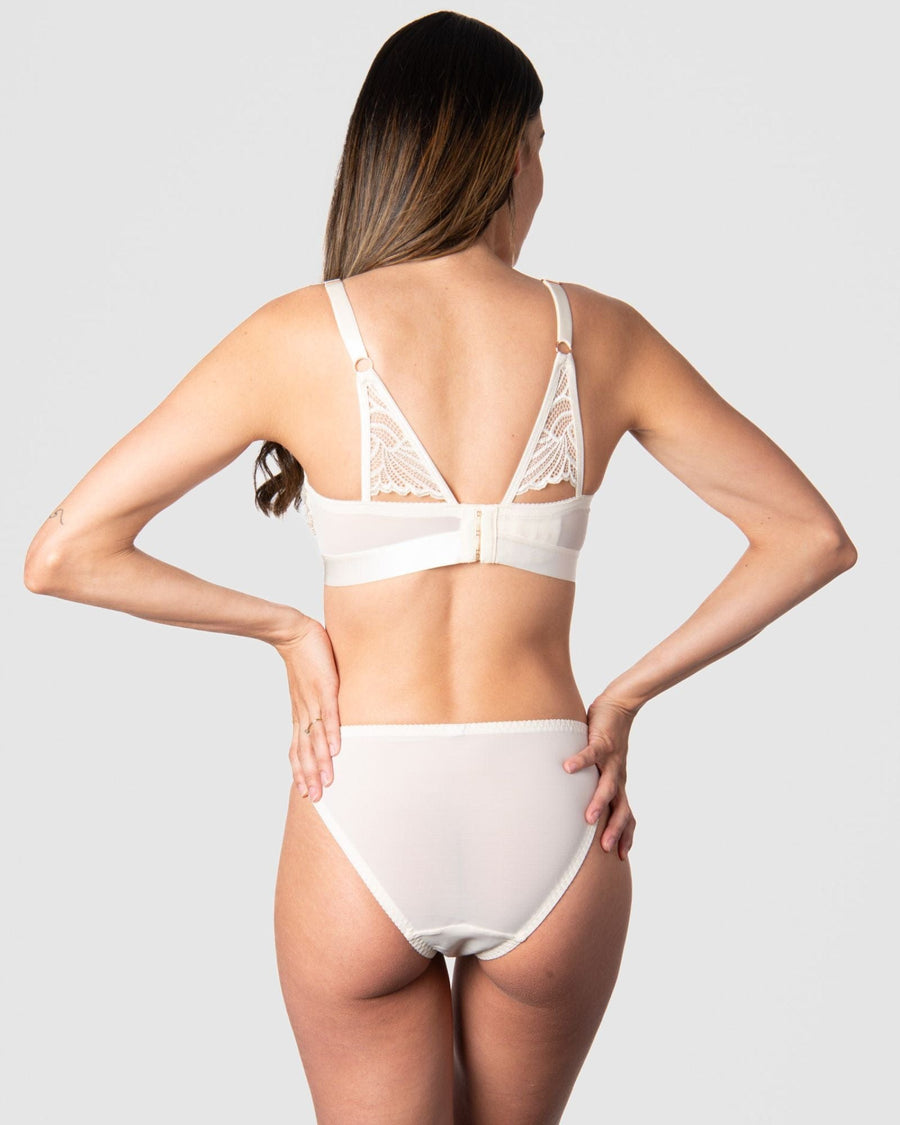 Transforming beyond the ordinary, the stunning back shoulder details elevate the Hotmilk Lingerie Warrior Soft Cup nursing bra into a stylish must-have on your breastfeeding journey. With 6 rows of eye and hooks, it offers the flexibility needed during pregnancy and postpartum. Experience the ultimate comfort and support without compromising the woman in you with this exceptional piece from Hotmilk Lingerie. Elevate your nursing journey with unparalleled style and functionality