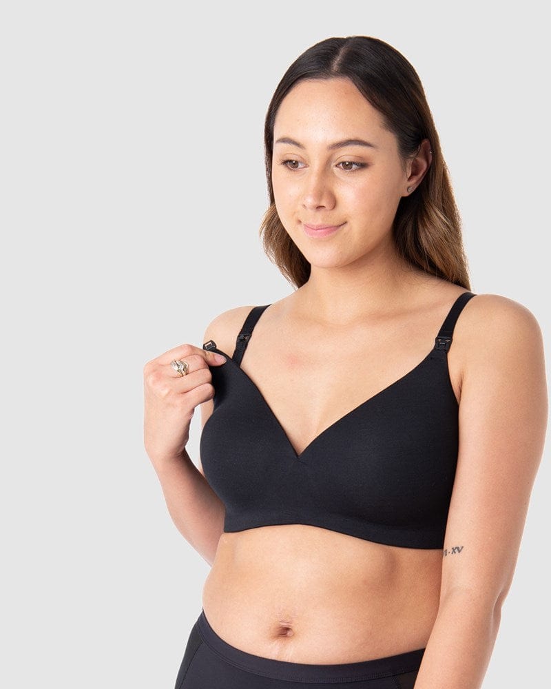 Tatiana Demonstrates Easy Nursing Clip Usage on Hotmilk Lingerie's Innovative Embrace Leakproof Bra, Redefining the Classic T-shirt Bra. This Innovation Excels at Absorbing Up to 15 Milliliters of Liquid, All While Preserving the Coveted Silhouette of a Premium T-shirt Bra. Meticulously Crafted from Soft, Eco-friendly Bamboo Yarn, and Enhanced with a Leakproof Foam Cup, It Guarantees Long-lasting Freshness, Dryness, and Unshakable Confidence for Nursing Mothers