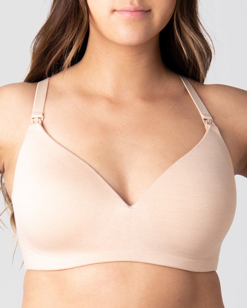 Get a close-up look at Tatiana, a mother of one, unveiling Hotmilk's latest innovation: the leakproof Embrace Bra in Frappe. Engineered to handle light or unexpected leaks during breastfeeding, this pioneering design is crafted from soft and sustainable bamboo yarn, seamlessly combining practicality, style, and comfort. It's the ultimate choice for nursing and breastfeeding needs