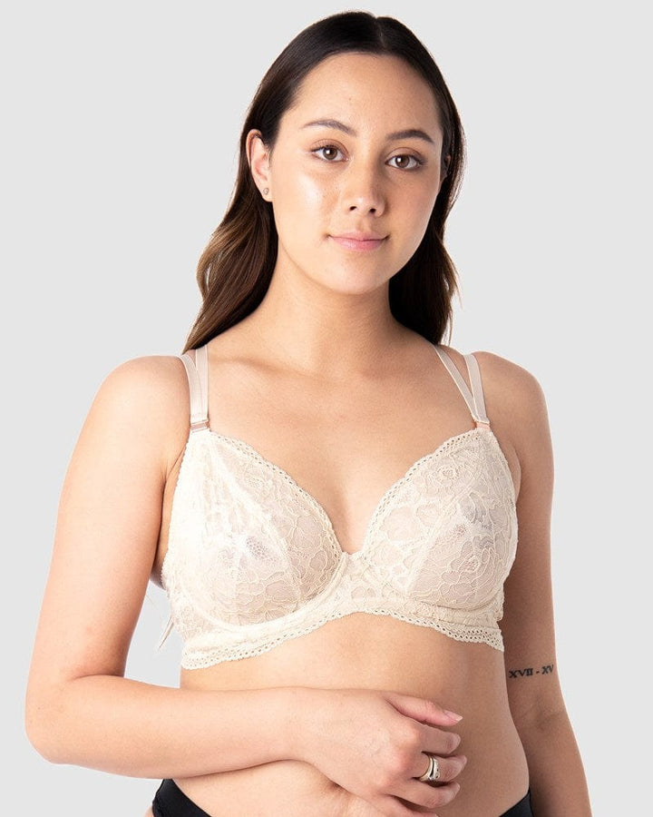 Tatiana, mother of 1, embraces the comfort and style of Hotmilk Lingerie US's Heroine Plunge maternity and nursing bra. The fi