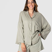 Kami, a mother of 2, finds blissful comfort in Hotmilk's Lounge Top, made from a soft linen blend in a calming Sage color, featuring a generous fit and 3/4 length kimono-style sleeves. Hotmilk's Lounge range seamlessly accompanies you from pregnancy to postpartum and beyond, all while embracing style and comfort. Explore the endless possibilities of wearing Hotmilk's Loungewear your way with their mix-and-match options
